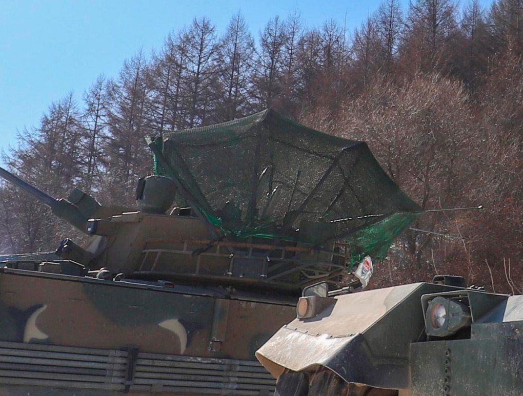 South Korean Army K21 infantry fighting vehicle equipped with anti-drone nets during a force-on-force exercise in January 2026. (Source: btvt.info)
