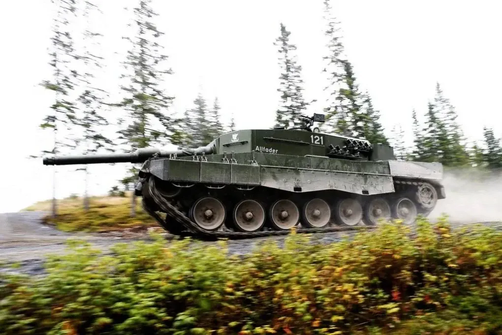 Norwegian Leopard 2A4NO during military drills. (Source: Quietation/Reddit)