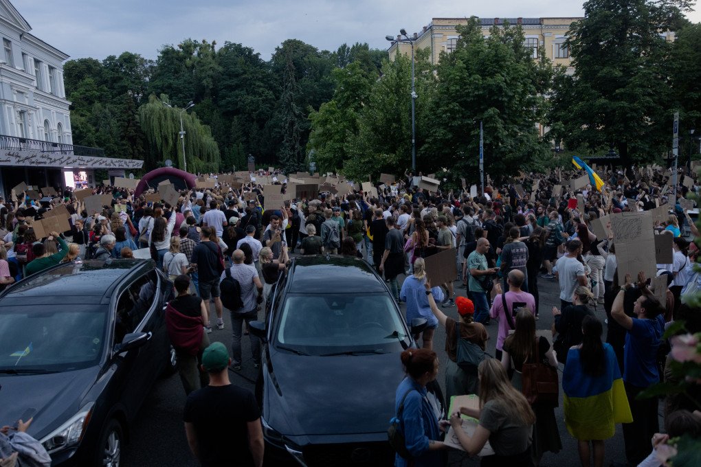 Demonstration calling for the Ukrainian president to veto a law passed by parliament that reduces the powers of NABU and SAPO in Kyiv on July 22, 2025. (Source: Getty Images) Demonstration calling for the Ukrainian president to veto a law passed by parliament that reduces the powers of NABU and SAPO in Kyiv on July 22, 2025. (Source: Getty Images)
