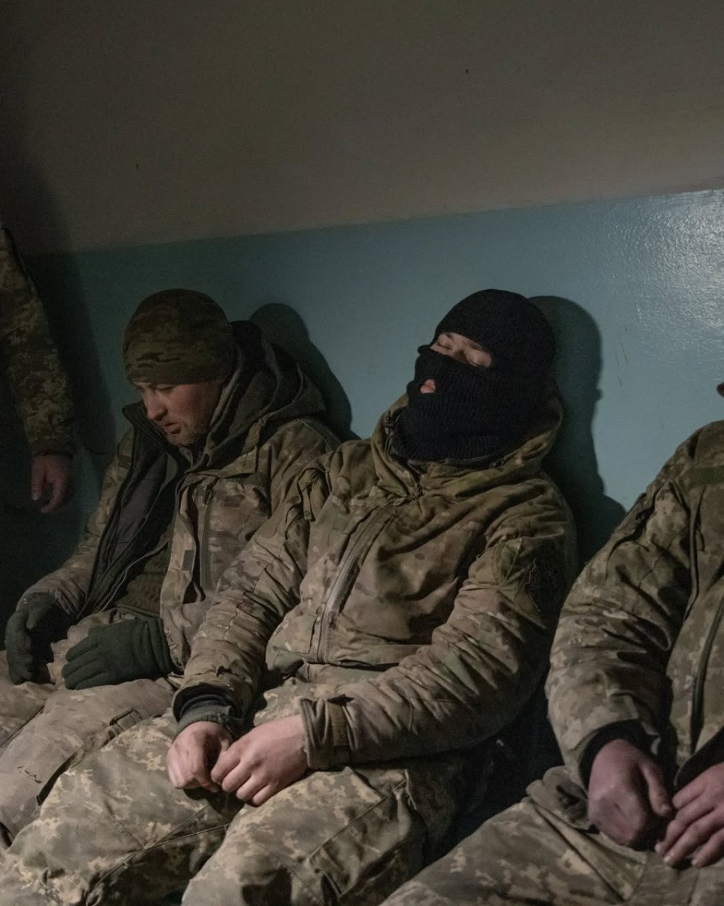 Fotografía de soldados ucranianos tomada durante la batalla de Bakhmut en 2022/2023, región de Donetsk, Ucrania, por el fotoperiodista francés Antoni Lallican. Fuente: Antoni Lallican/Instagram.