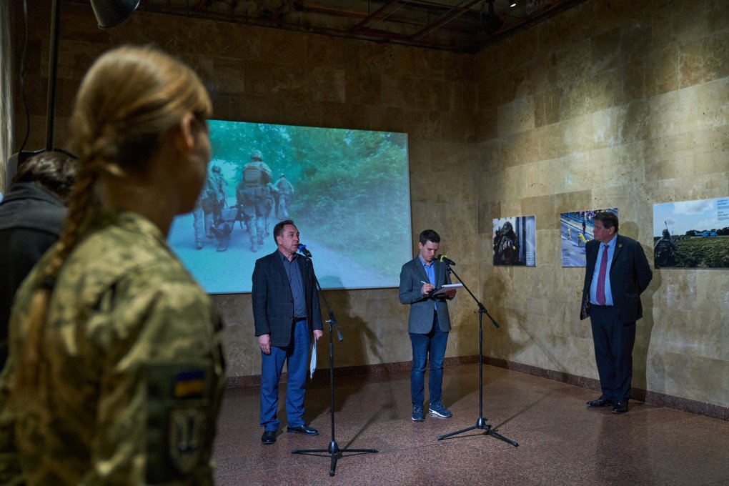 Oleh Kucheriavyi, acting director general of the National Museum of the History of Ukraine in the Second World War, speaks at the opening. (Photo: Mykyta Shandyba/UNITED24 Media)