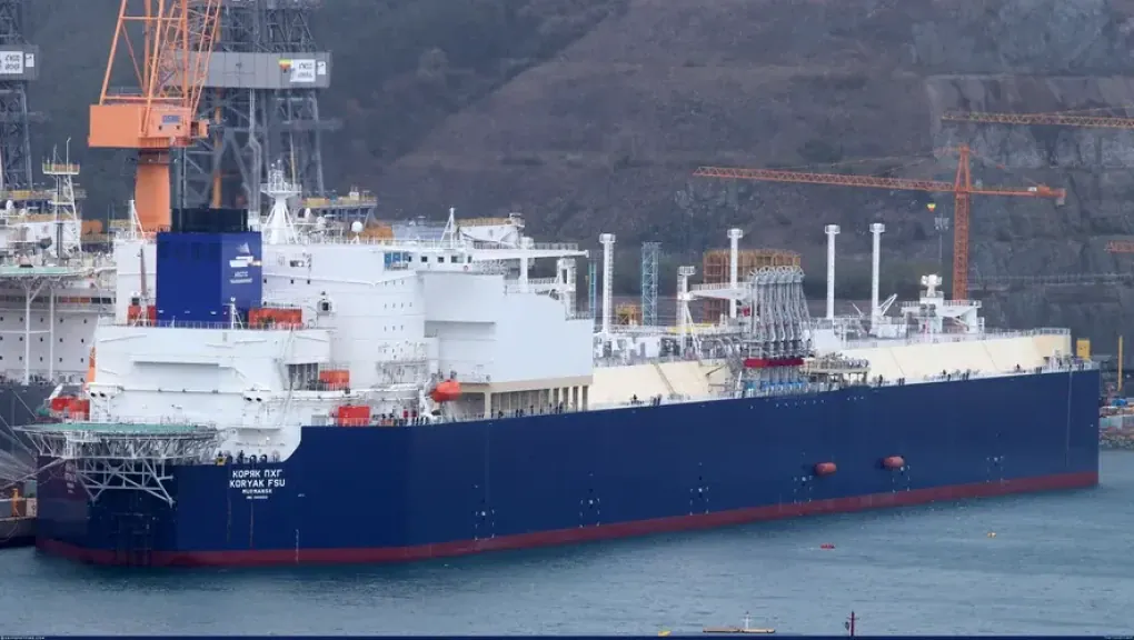 The KORYAK FSU floating LNG storage facility, used by Novatek for LNG transshipment. (Source: War sanctions)