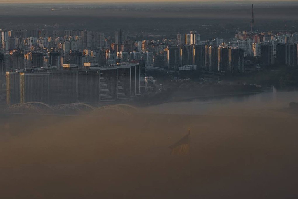 Kyiv shrouded in thick smoke after a massive Russian drone and missile strike on Kyiv on July 4, 2025. (Source: libcos) Kyiv shrouded in thick smoke after a massive Russian drone and missile strike on Kyiv on July 4, 2025. (Source: libcos)