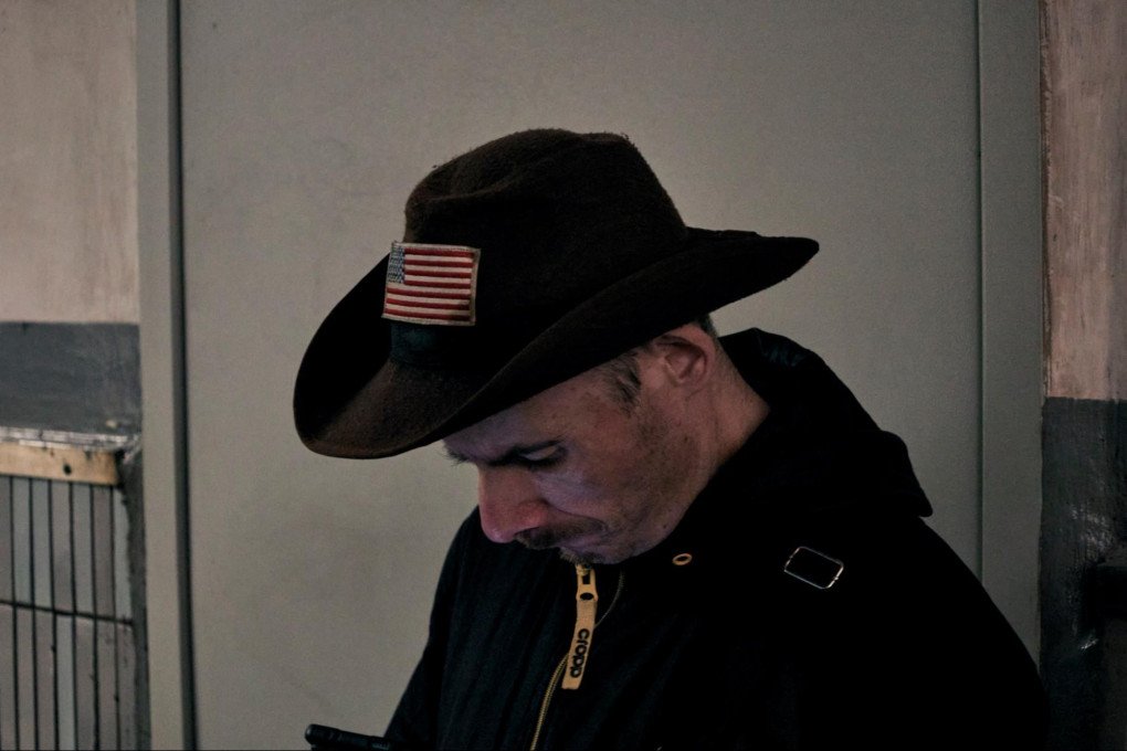 A Kyiv man with an american flag hat takes shelter in a metro station, tens of meters underground. Kyiv, Ukraine, October 6, 2026 (Photo: Louis Beaudemont/UNITED24 Media)