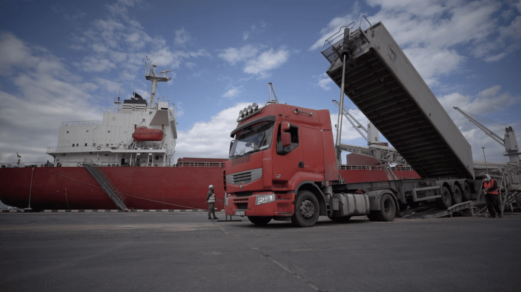 A truck unloads grain at a Ukrainian port as a cargo ship prepares to receive the shipment. Photo: Ukrainian Sea Ports Authority (USPA) A truck unloads grain at a Ukrainian port as a cargo ship prepares to receive the shipment. Photo: Ukrainian Sea Ports Authority (USPA)