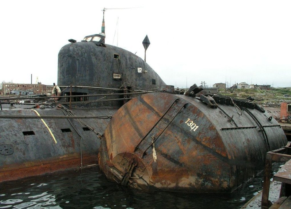 The rusted hull of Soviet submarine K-159 moored before its ill-fated tow in 2003. The vessel later sank in the Barents Sea with nine crew aboard. (Source: Russian media)