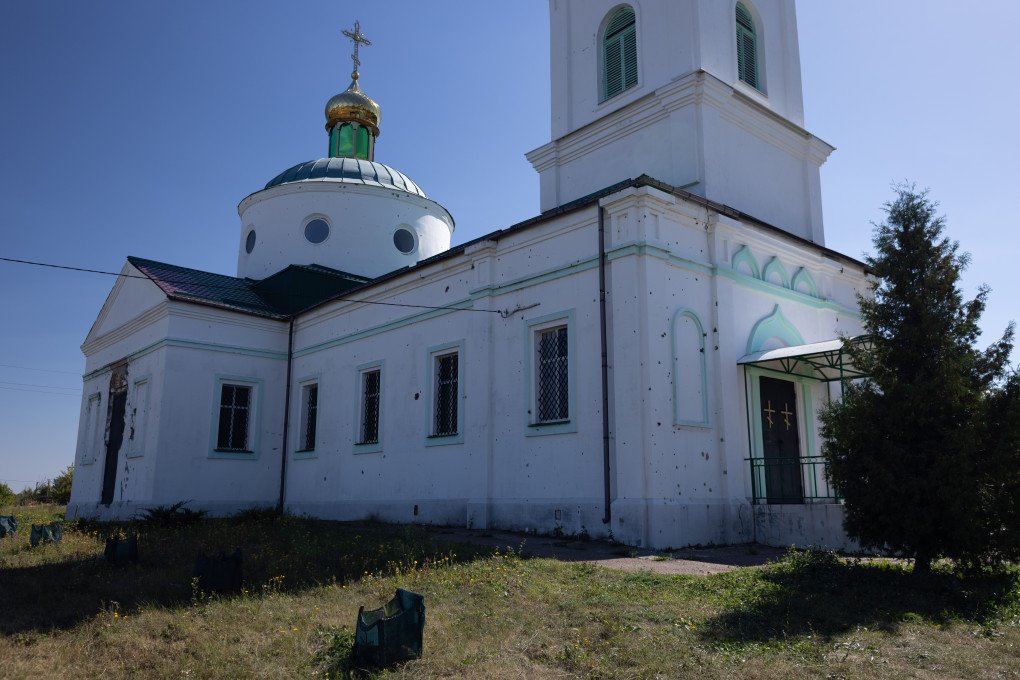 A damaged church in Hrakove with bullet holes in its walls. (Photo: Vic Bakin/UNITED24 Media) A damaged church in Hrakove with bullet holes in its walls. (Photo: Vic Bakin/UNITED24 Media)