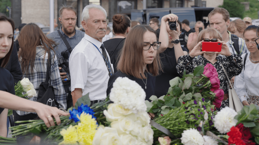 After a church ceremony, the crowd followed the hearse down the hill to Maidan—Independence Square. Photo: UNITED24 Media