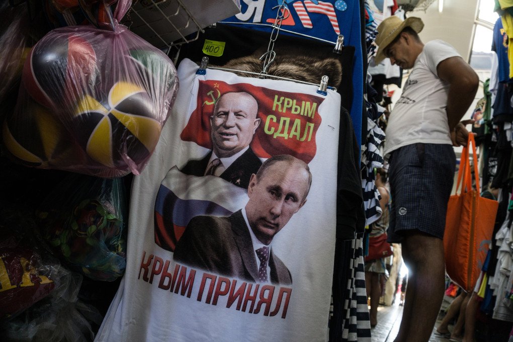 A T-shirt featuring Soviet leader Nikita Khrushchev and Russian leader Vladimir Putin is displayed for sale in Russian-occupied Yalta, Crimea, Ukraine, on August 11, 2015. The Russian text reads “Crimea given away” above Khrushchev and “Crimea taken back” below Putin, referencing the 1954 transfer of Crimea to Soviet Ukraine and Russia’s illegal attempted annexation of the peninsula in 2014. (Photo: Alexander Aksakov via Getty Images) A T-shirt featuring Soviet leader Nikita Khrushchev and Russian leader Vladimir Putin is displayed for sale in Russian-occupied Yalta, Crimea, Ukraine, on August 11, 2015. The Russian text reads “Crimea given away” above Khrushchev and “Crimea taken back” below Putin, referencing the 1954 transfer of Crimea to Soviet Ukraine and Russia’s illegal attempted annexation of the peninsula in 2014. (Photo: Alexander Aksakov via Getty Images)