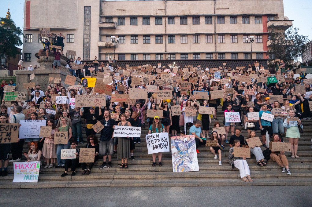 People attend a protest against the restriction by the Ukrainian parliament of the autonomy of Ukrainian anti-corruption authorities in Kharkiv, Ukraine, 23 July 2025. (Photo by Serhii Masin via Getty Images) People attend a protest against the restriction by the Ukrainian parliament of the autonomy of Ukrainian anti-corruption authorities in Kharkiv, Ukraine, 23 July 2025. (Photo by Serhii Masin via Getty Images)
