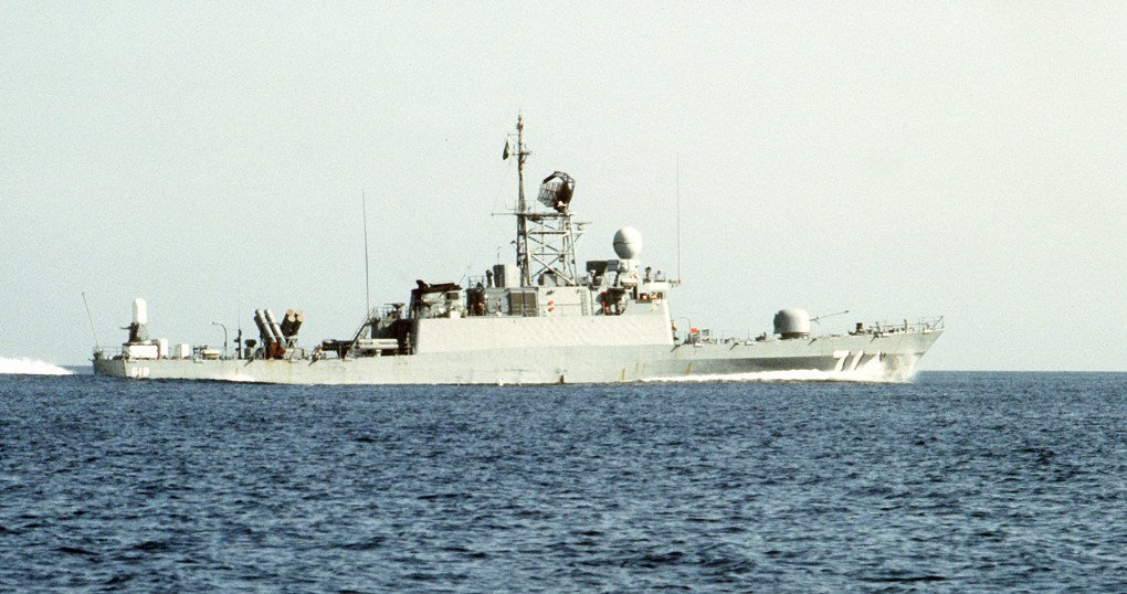 A starboard view of the Saudi Arabian Badr-class missile corvette Tabuk (618). (Source: Wikimedia)