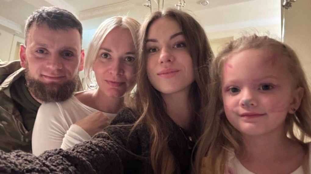 Oleksii Yukov with his wife Yevhenia Kaluhina, and his daughters Daria and Yevhenia. Source: facebook/aleksej.ukov Oleksii Yukov with his wife Yevhenia Kaluhina, and his daughters Daria and Yevhenia. Source: facebook/aleksej.ukov