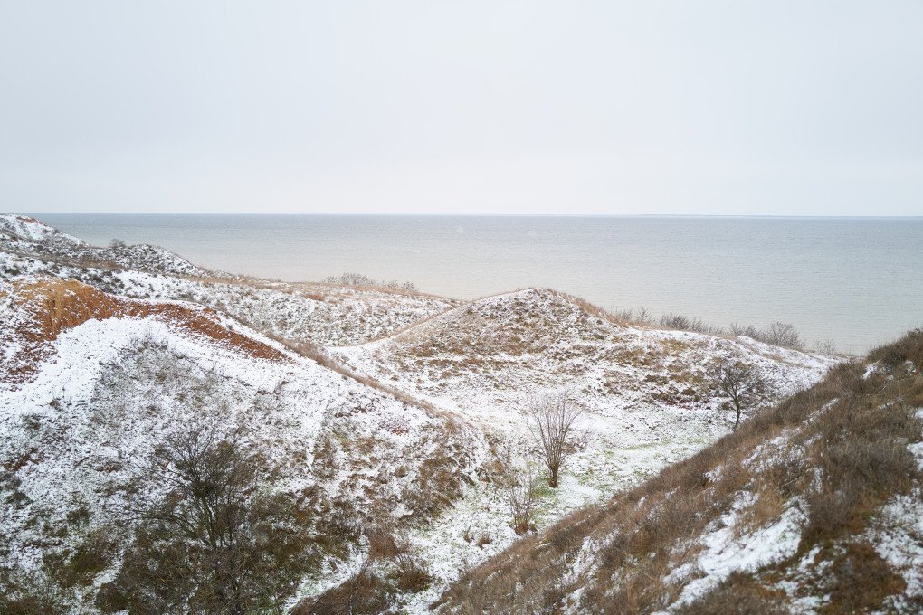 Snow falls along the Dniprovska Gulf near Dmytrivka, southern Ukraine — the gateway from the Black Sea to Mykolaiv and Kherson, opposite the Russian-occupied Kinburn Spit. (Source: Getty Images) Snow falls along the Dniprovska Gulf near Dmytrivka, southern Ukraine — the gateway from the Black Sea to Mykolaiv and Kherson, opposite the Russian-occupied Kinburn Spit. (Source: Getty Images)