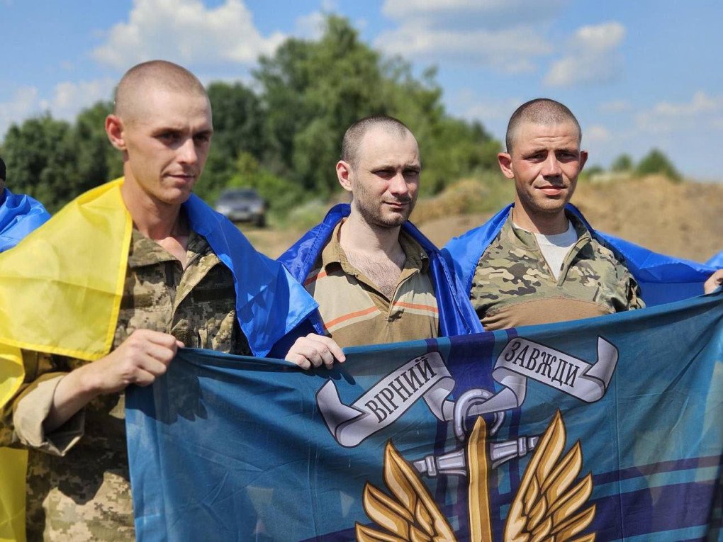 Ukrainian servicemen released from Russian captivity on July 17, 2024. (Source: Volodymyr Zelenskyy/Telegram)