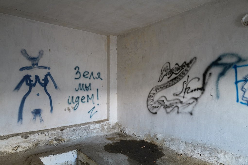 Russian graffiti reading "Zelensky we are coming" as officers of the War Crimes Prosecutor office and police officers investigate war crimes committed by the Russian occupying forces on the local civilian population in the basements and rooms of Ukrainian penitentiary buildings on January 4, 2023 in Kherson, Ukraine. (Photo by Pierre Crom/Getty Images) Russian graffiti reading "Zelensky we are coming" as officers of the War Crimes Prosecutor office and police officers investigate war crimes committed by the Russian occupying forces on the local civilian population in the basements and rooms of Ukrainian penitentiary buildings on January 4, 2023 in Kherson, Ukraine. (Photo by Pierre Crom/Getty Images)