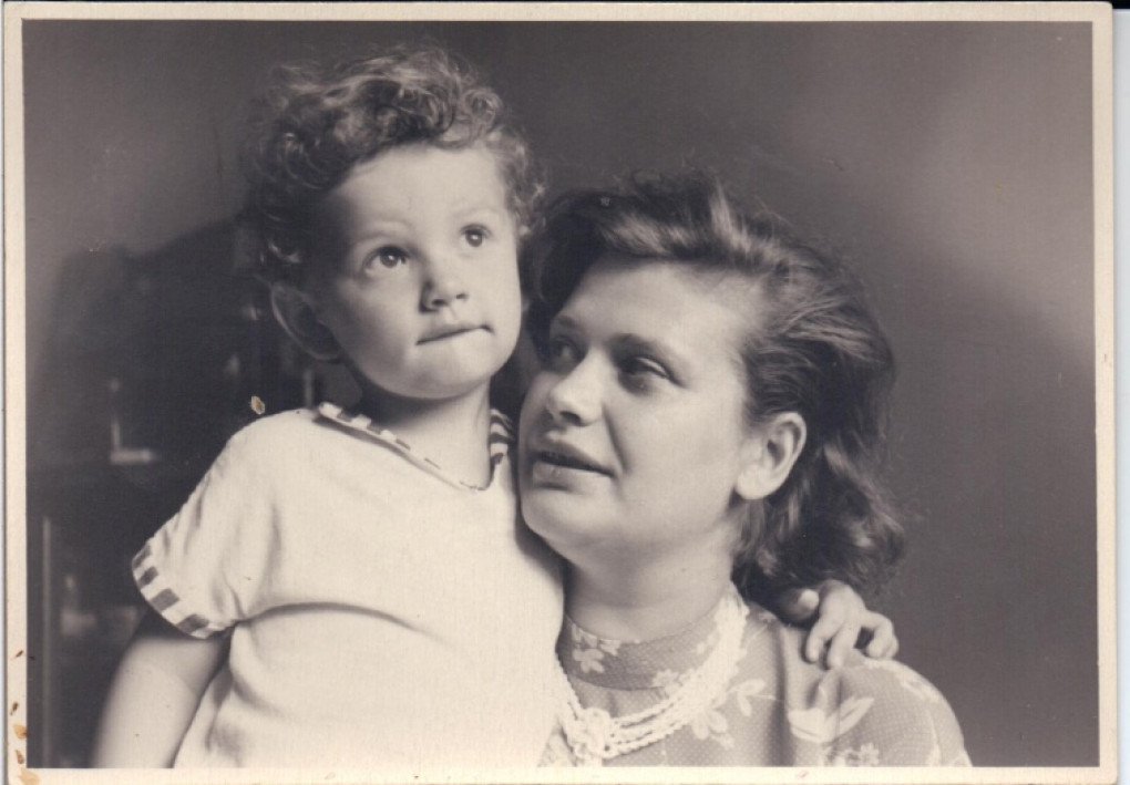 Alla Horska with her son Oles, 1958. (Source: Family photo from the archive of Olena Zaretska) Alla Horska with her son Oles, 1958. (Source: Family photo from the archive of Olena Zaretska)
