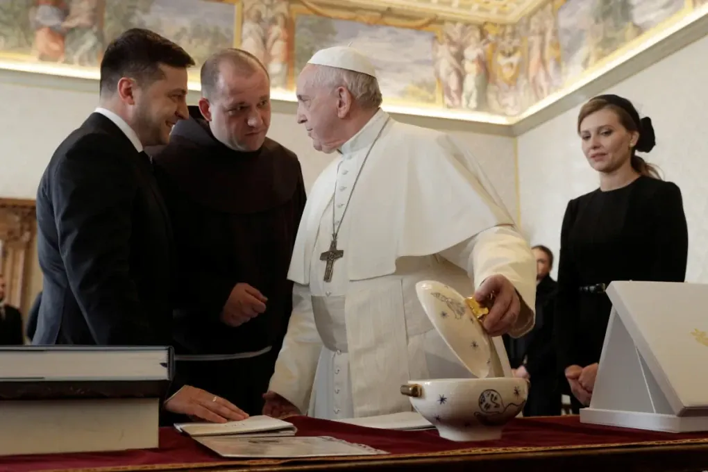 Christmas makitras by Gunia Project presented to Pope Francis at the Vatican. (Source: americamagazine)