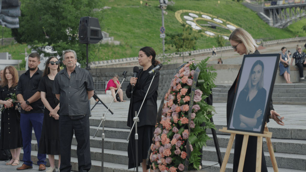 After a church ceremony, the crowd followed the hearse down the hill to Maidan—Independence Square. Photo: UNITED24 Media