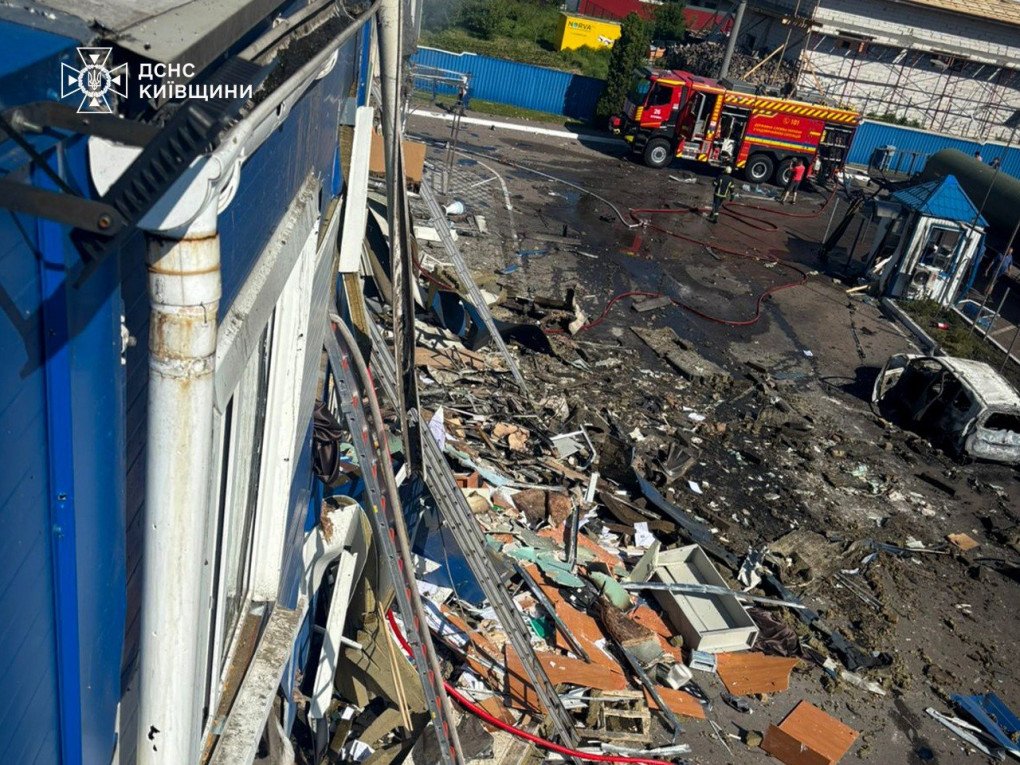 Rescuers are working to eliminate the consequences of the Russian attack on Kyiv region, Ukraine on June 5, 2026. (Source: State Emergence Service)