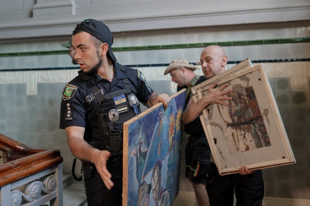 Rescue of paintings at the Kharkiv Art Museum from a fire following Russian strike on June 14, 2026. (Suspilne Kharkiv) Rescue of paintings at the Kharkiv Art Museum from a fire following Russian strike on June 14, 2026. (Suspilne Kharkiv)