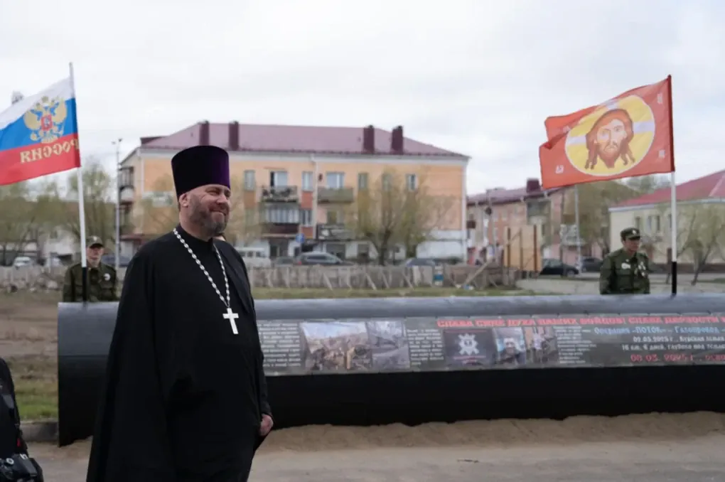 A monument honoring the Russian military operation “Stream” was unveiled in the town of Isilkul in the Omsk region. (Source: Verstka) A monument honoring the Russian military operation “Stream” was unveiled in the town of Isilkul in the Omsk region. (Source: Verstka)