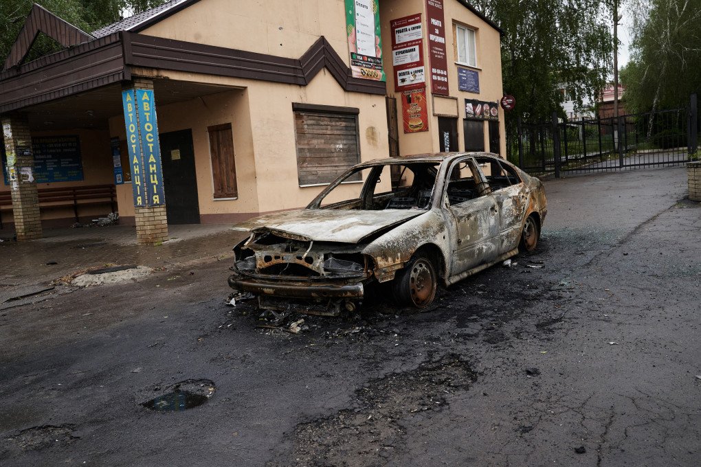 Car destroyed by a Russian Molniya drone—the hit killed two people in broad daylight in Kostiantynivka. Car destroyed by a Russian Molniya drone—the hit killed two people in broad daylight in Kostiantynivka.