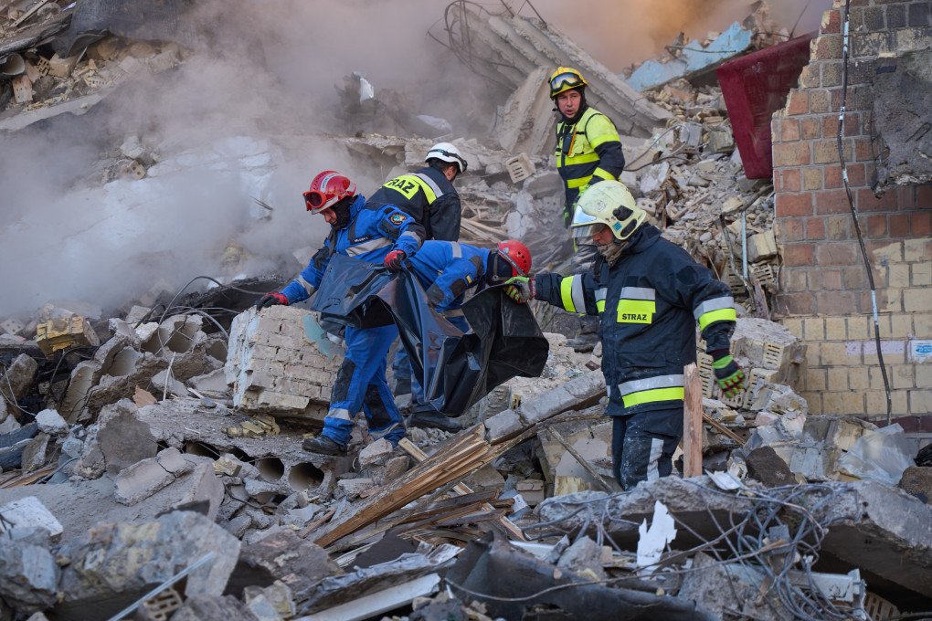 Rescuers pull the body of a victim of a Russian airstrike on Kyiv from the rubble of the collapsed building, August 28, 2025. (Source: Mykyta Shandyba for UNITED24 Media) Rescuers pull the body of a victim of a Russian airstrike on Kyiv from the rubble of the collapsed building, August 28, 2025. (Source: Mykyta Shandyba for UNITED24 Media)