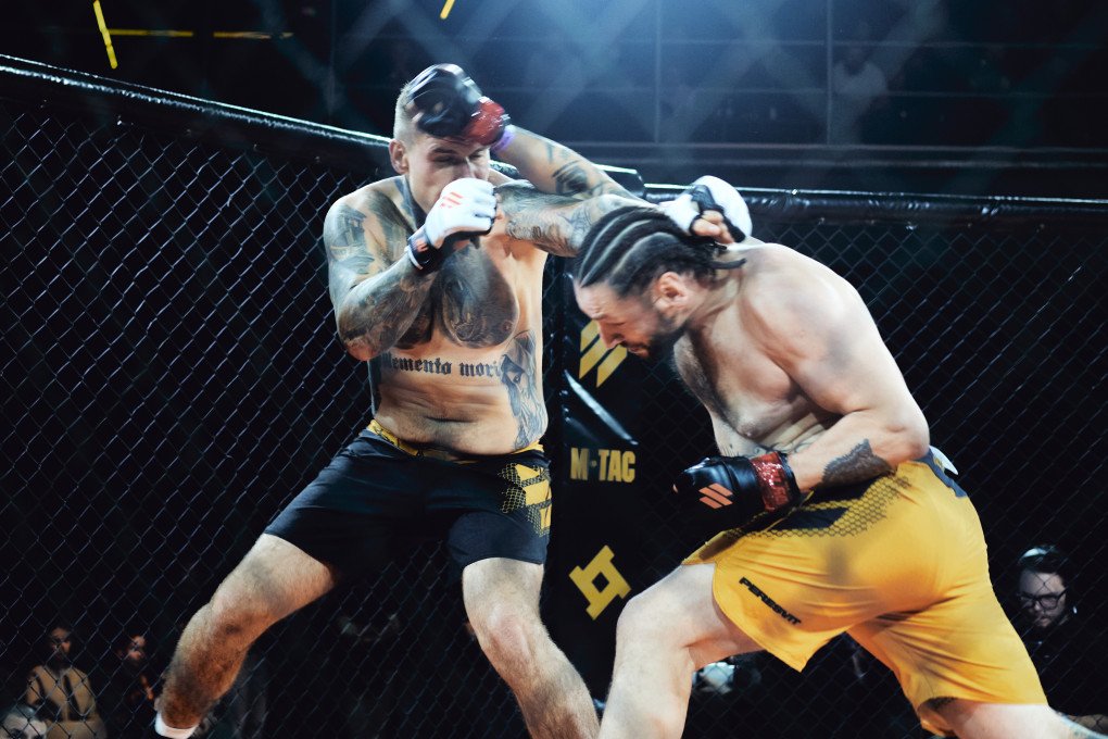 A fighter of the Third Army Corps fights with Semen Klok, from the same corps, during the international MMA competition “IDU NA VY: Tryzna.” Kyiv, Ukraine, October 9, 2026 (Photo: Louis Beaudemont/UNITED24 Media)
