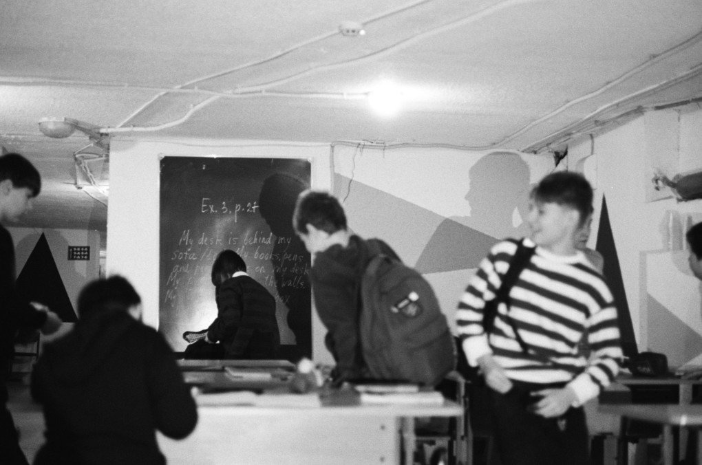 An English lesson in the shelter during an air raid alert. (Photo: Max Lysenko/UNITED24 Media) An English lesson in the shelter during an air raid alert. (Photo: Max Lysenko/UNITED24 Media)