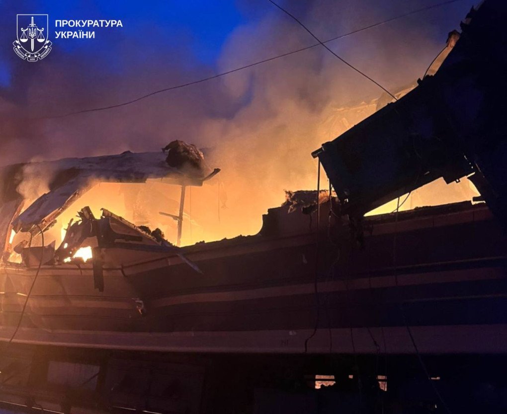 Consequences of a Russian attack on a train. Photo: Kharkiv regional prosecutor's office.