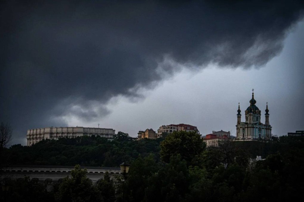 Kyiv during the Russian overnight combined missile and drone strike on June 10, 2025. (Photo: open source)