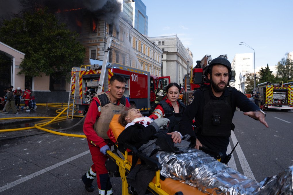 Rescuers evacuate a wounded person on a stretcher from the burning building of the National Academy of Sciences of Ukraine hit by a Russian drone on September 28, 2026 in Kyiv, Ukraine. (Photo: Oleksandr Magula via Getty Images) Rescuers evacuate a wounded person on a stretcher from the burning building of the National Academy of Sciences of Ukraine hit by a Russian drone on September 28, 2026 in Kyiv, Ukraine. (Photo: Oleksandr Magula via Getty Images)
