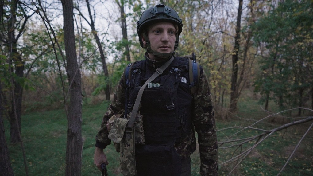 Philip Malzahn, reportero de UNITED24 Media, en el frente ucraniano. Foto: Yegor Terletskyi / UNITED24 Media