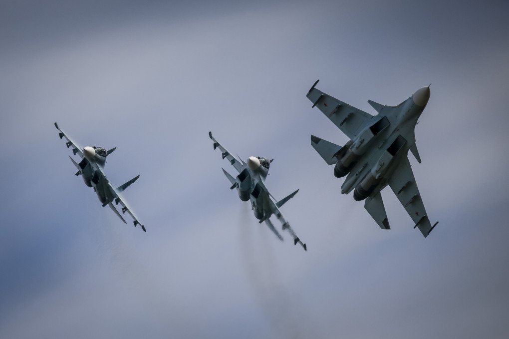 Three Russian Air Force Sukhoi Su-30SM fighter jets of the Falcons of Russia aerobatic team are seen performing a flight display during the annual Army defense technology exhibition on September 7, 2016. (Source: Getty Images)