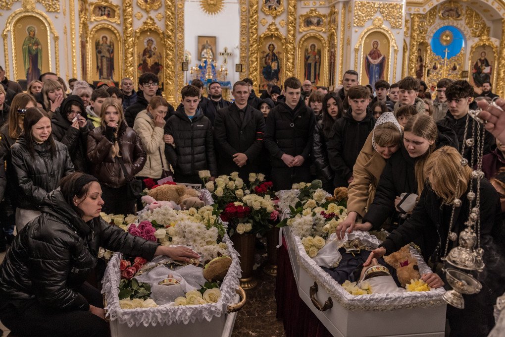 Families and friends mourn during the funeral of 15-year-olds Danylo Nikitskyi and Alina Kutsenko, young Ukrainians killed by a Russian missile in Kryvyi Rih, Ukraine. (Photo: Oksana Parafeniuk via Getty Images)