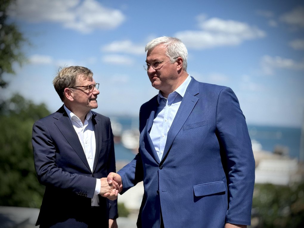 Foreign Minister of Ukraine Andrii Sybiha walks with German Minister for Foreign Affairs Johann Wadephul. 