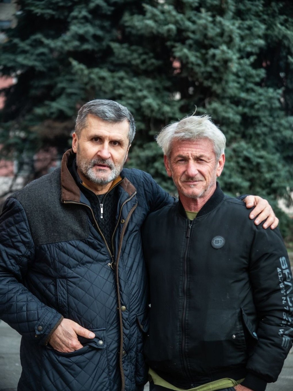 Sean Penn with representatives of the Dovzhenko Film Studio in Kyiv during his visit to the historic Ukrainian film complex. (Source: Oleksandr Dovzhenko National Film Studio) Sean Penn with representatives of the Dovzhenko Film Studio in Kyiv during his visit to the historic Ukrainian film complex. (Source: Oleksandr Dovzhenko National Film Studio)