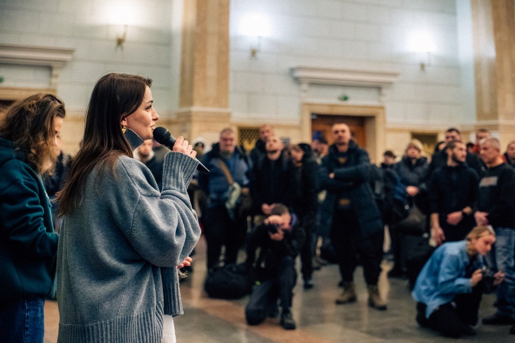 Maryna Sadykova, co-founder and Head of the Repower Foundation, meets with participants of the 18th program. (Photo: Repower Foundation)