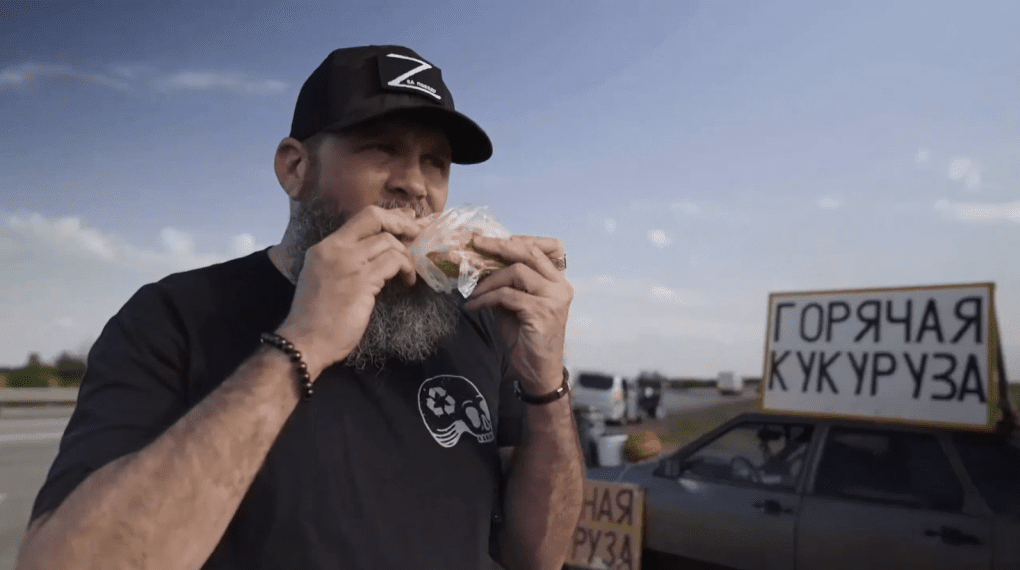 A screenshot of the RT documentary “Notes from an American in Donbass” featuring American blogger Tofurious Crane in temporarily occupied regions of Ukraine. (Source: RT)