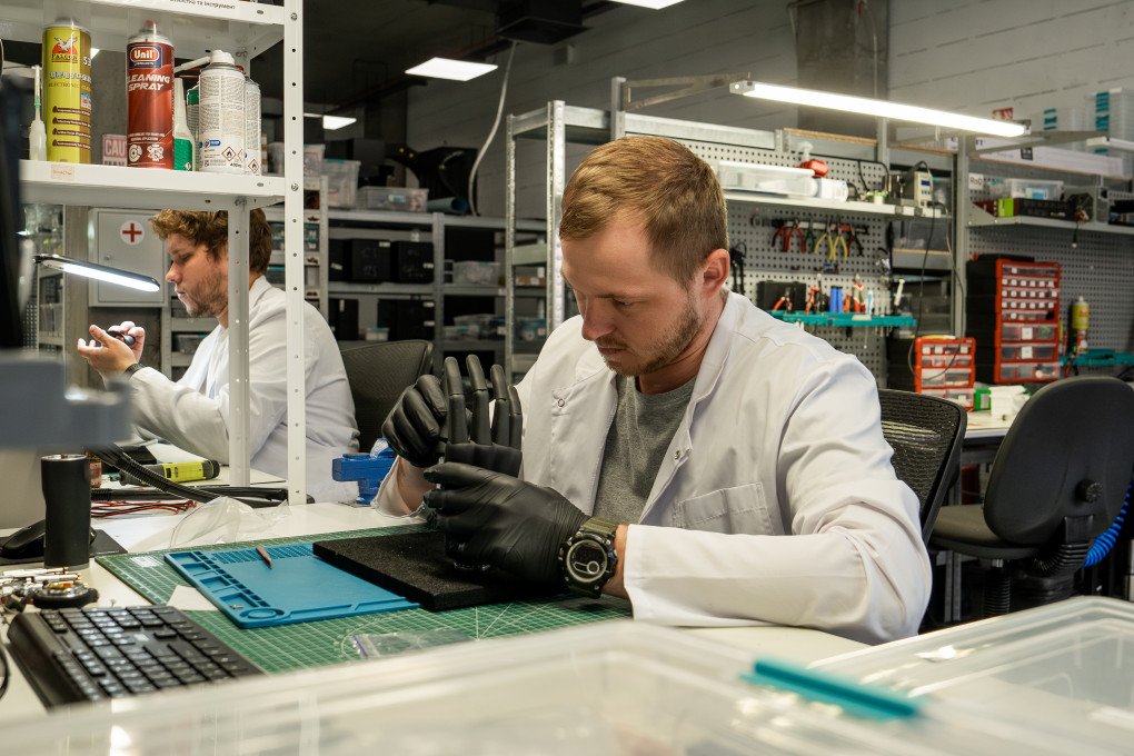 Manufacturing process, Kyiv, Ukraine. (Source: Esper Bionics)