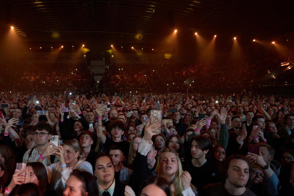 Audience members film and cheer during Jerry Heil’s concert in Kyiv, Ukraine, April 4, 2026. (Photo: Mykyta Shandyba/UNITED24 Media)