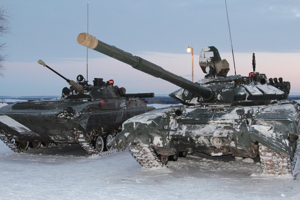 BMP-2 and T-72BA of the 90th Guards Tank Division, a part of the 41st Combined Arms Army, in 2017. (Source: Wikimedia)