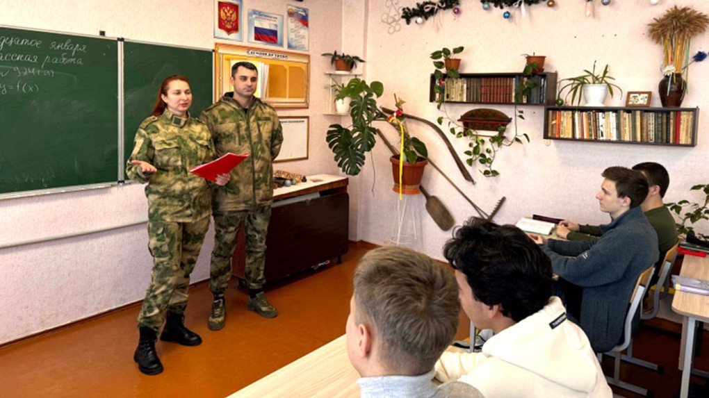 Police officers at a school in occupied Makiivka, Donetsk region. (Source: Russian government websites) Police officers at a school in occupied Makiivka, Donetsk region. (Source: Russian government websites)