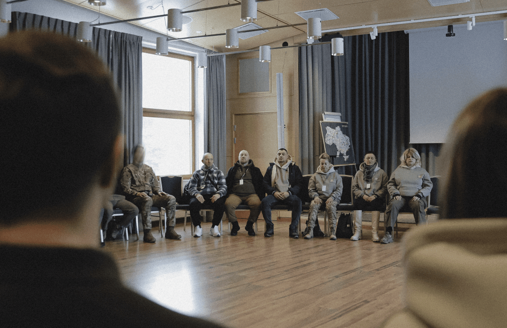 Alongside the hundred participants, ten psychologists, psychotherapists, and psychiatrists also come to Sweden. (Photo: Repower Foundation)