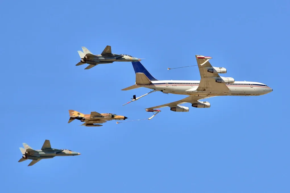 Iranian Boeing 707-3J9C fuel tanker escorted by F-14 and F-4. (Photo: open source) Iranian Boeing 707-3J9C fuel tanker escorted by F-14 and F-4. (Photo: open source)