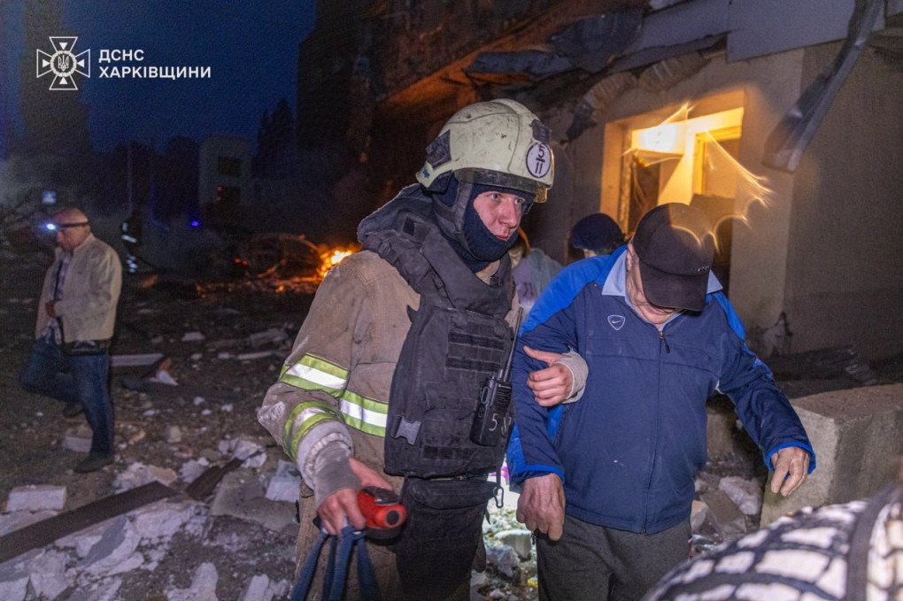 Secuelas del ataque ruso a Kharkiv el 12 de junio de 2025. (Fuente: Servicio Estatal de Emergencias de Ucrania en la región de Kharkiv). Secuelas del ataque ruso a Kharkiv el 12 de junio de 2025. (Fuente: Servicio Estatal de Emergencias de Ucrania en la región de Kharkiv).