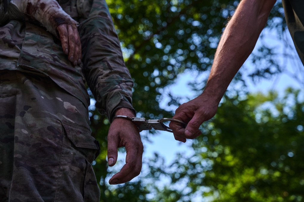 The moment a Russian soldier is captured. (Photo: Mykyta Shandyba/UNITED24 Media) The moment a Russian soldier is captured. (Photo: Mykyta Shandyba/UNITED24 Media)