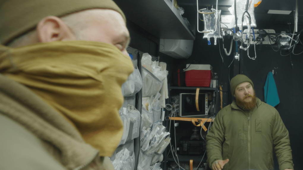 Skipper (front) is a doctor from Odesa. Shortly before our arrival, he was appointed to head this stabilization point. Barbarossa is an anesthesiologist. Both previously participated in one of Repower’s earlier projects. (Photo: UNITED24 Media)