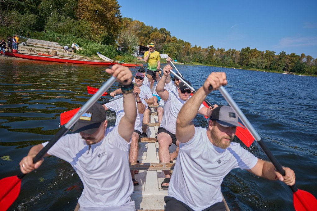 One of the teams competing in Kyiv’s first Dragon boat race. (Photo: Mykyta Shandyba/UNITED24 Media)