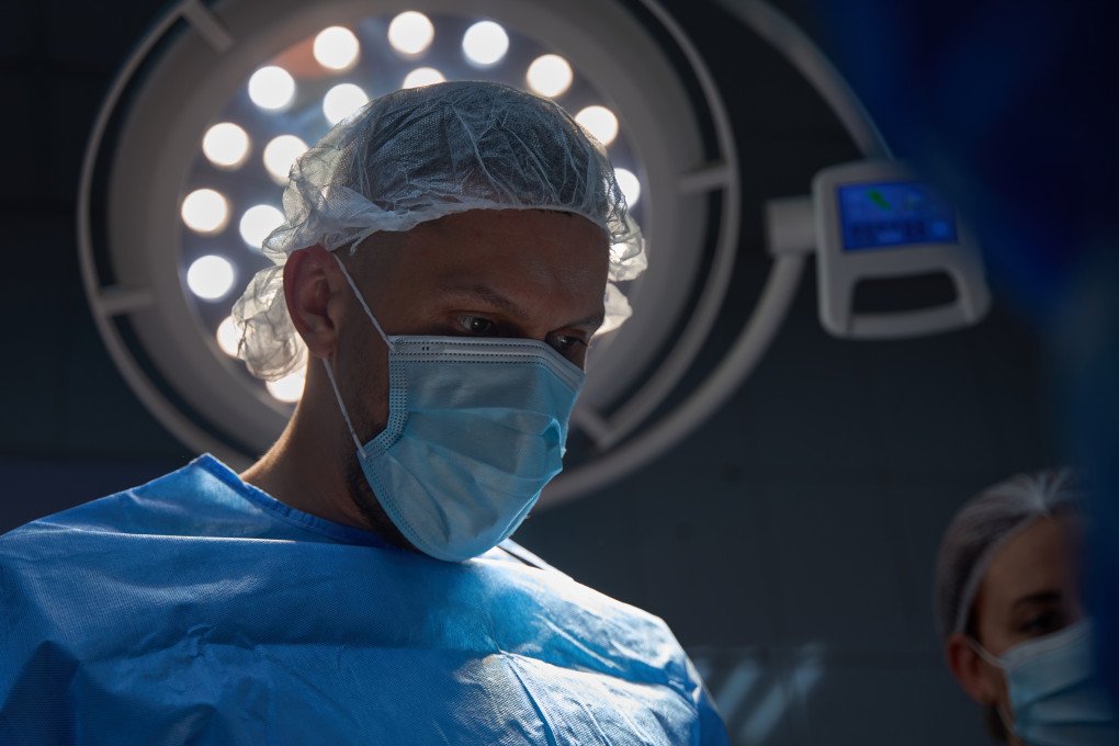 Surgeons from the 3rd Army Corps’ 4th Separate Medical Battalion operate on an exploded foot. Photo Mykyta Shandyba/UNITED24 Media. Frontline surgeons operating in Ukraine